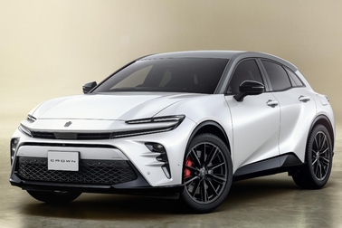 （左）：特別仕様車 SPORT RS “THE 70th” （ベース車両はSPORT RS）