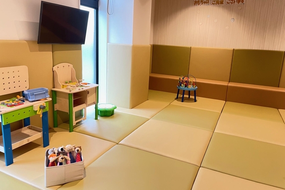 トヨタカローラ愛知 野並店_キッズスペース_1