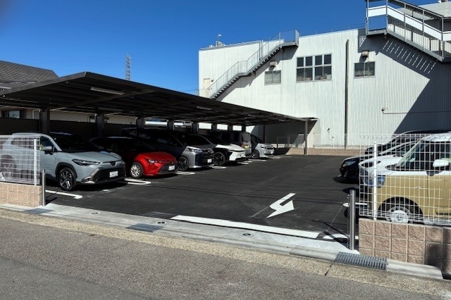 小田井店裏駐車場①