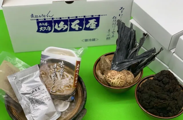 出汁の違いを楽しんで きのこ香る味噌煮込みうどん＜4食セット＞